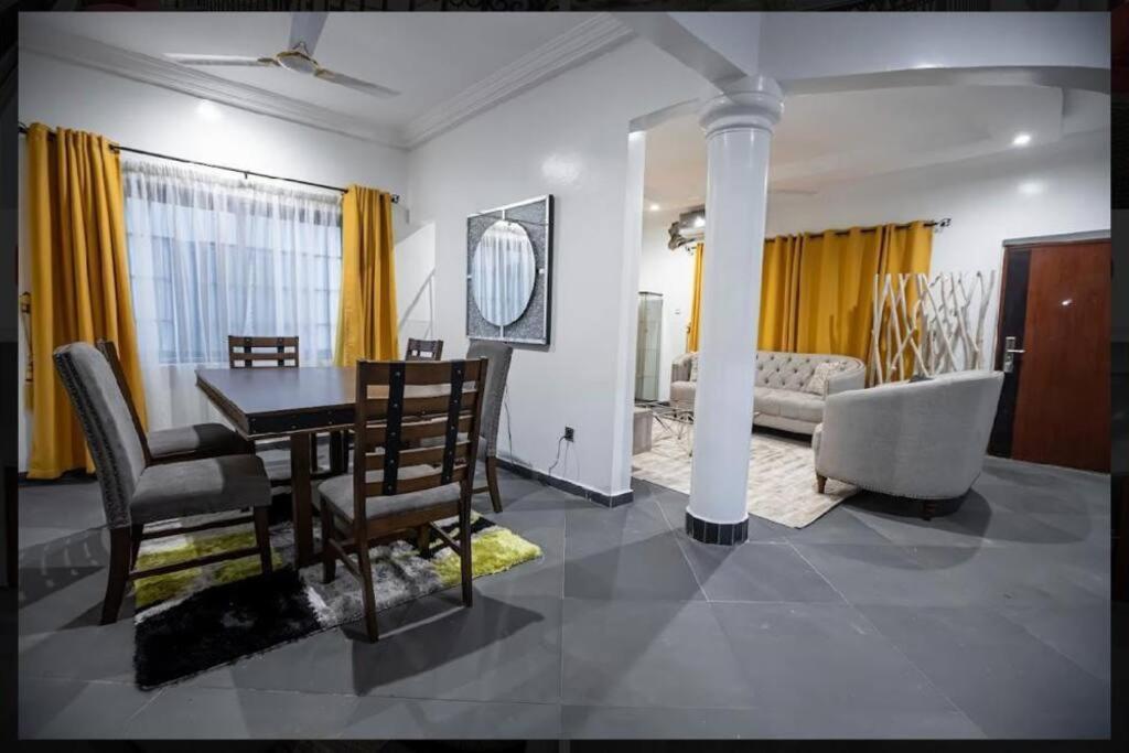 Cozy Penthouse ,Accra Ghana Owuraman ภายนอก รูปภาพ